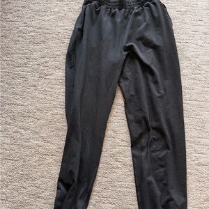 Vuori boyfriend jogger like new